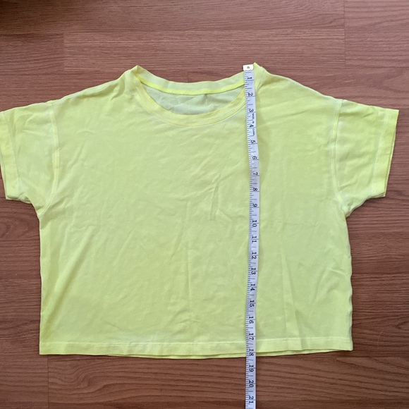 ❤️ Lululemon Cates Tee Size 4 Yellow - Picture 6 of 8